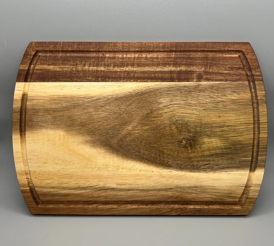 WOODEN CHARCUTERIE/CUTTING BOARD